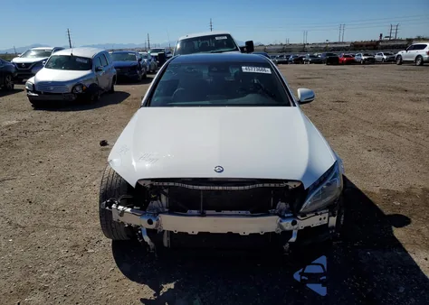 2016 Mercedes-Benz C 300 4Matic z USA, uszkodzony, nr VIN 55SWF4KB3GU133960